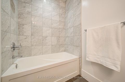 Photo 22 at 402 - 39 Queens Quay E, Waterfront Communities C1, Toronto