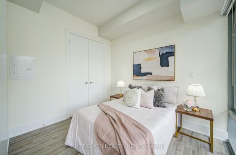 Photo 24 at 402 - 39 Queens Quay E, Waterfront Communities C1, Toronto