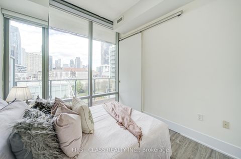 Photo 27 at 402 - 39 Queens Quay E, Waterfront Communities C1, Toronto