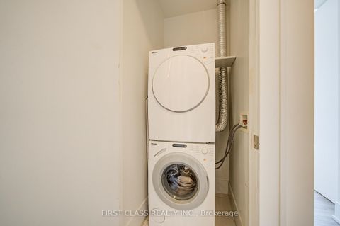 Photo 30 at 402 - 39 Queens Quay E, Waterfront Communities C1, Toronto