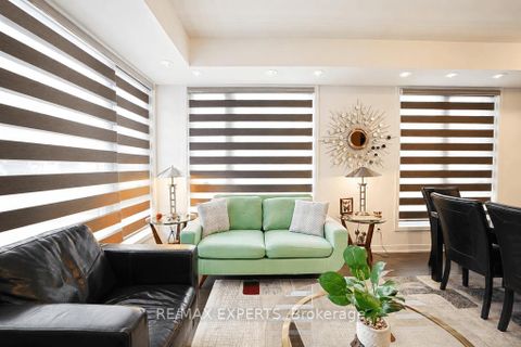 Photo 6 at 7 - 8 Marquette Avenue, Lawrence, Toronto