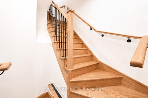 Photo 13 at 7 - 8 Marquette Avenue, Lawrence, Toronto