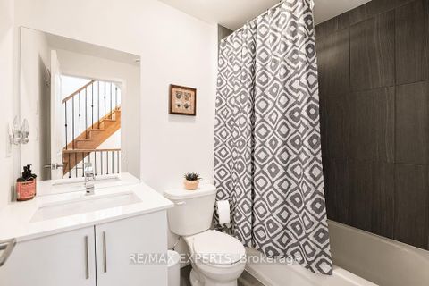 Photo 18 at 7 - 8 Marquette Avenue, Lawrence, Toronto
