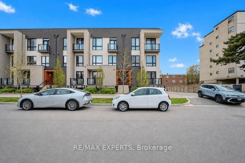 Photo 26 at 7 - 8 Marquette Avenue, Lawrence, Toronto