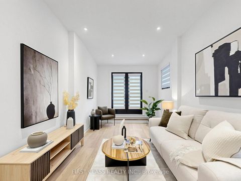 Photo 1 at 174 Manning Avenue, Bellwoods, Toronto