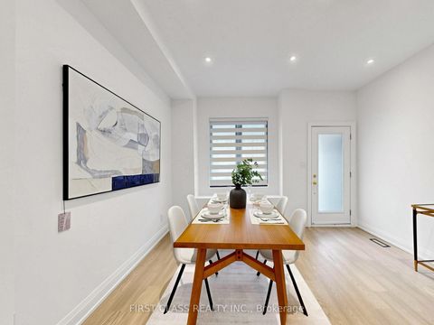 Photo 5 at 174 Manning Avenue, Bellwoods, Toronto