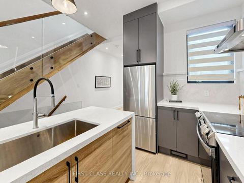 Photo 6 at 174 Manning Avenue, Bellwoods, Toronto