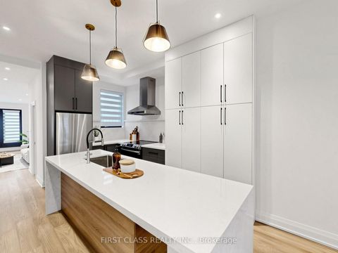 Photo 7 at 174 Manning Avenue, Bellwoods, Toronto