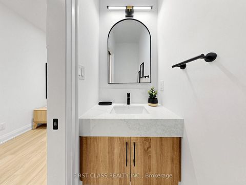 Photo 8 at 174 Manning Avenue, Bellwoods, Toronto