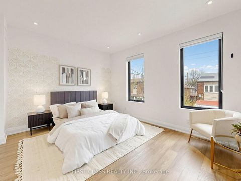 Photo 9 at 174 Manning Avenue, Bellwoods, Toronto