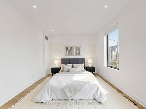 Photo 11 at 174 Manning Avenue, Bellwoods, Toronto