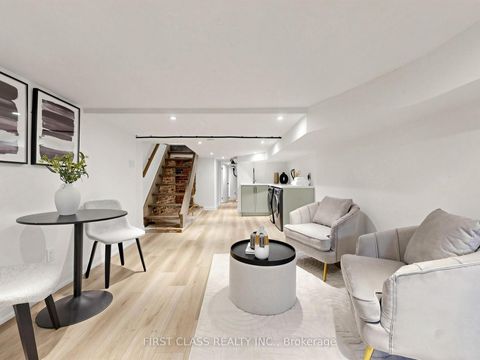 Photo 14 at 174 Manning Avenue, Bellwoods, Toronto