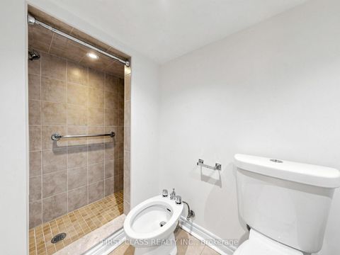 Photo 15 at 174 Manning Avenue, Bellwoods, Toronto