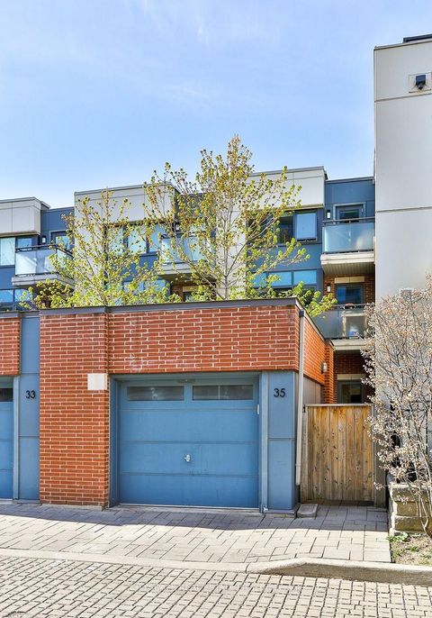 Photo 2 at 35 Oak Street, Regent Park, Toronto
