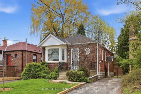 Photo 2 at 53 Juliet Crescent, Eglinton West, Toronto