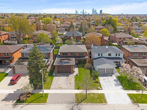 Photo 2 at 83 Jeanne Drive, East Woodbridge, Vaughan