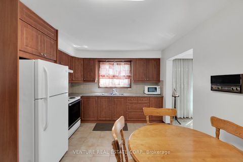 Photo 14 at 83 Jeanne Drive, East Woodbridge, Vaughan