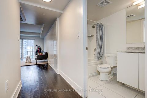 Photo 14 at 1116 - 955 BAY Street, Bay Street Corridor, Toronto