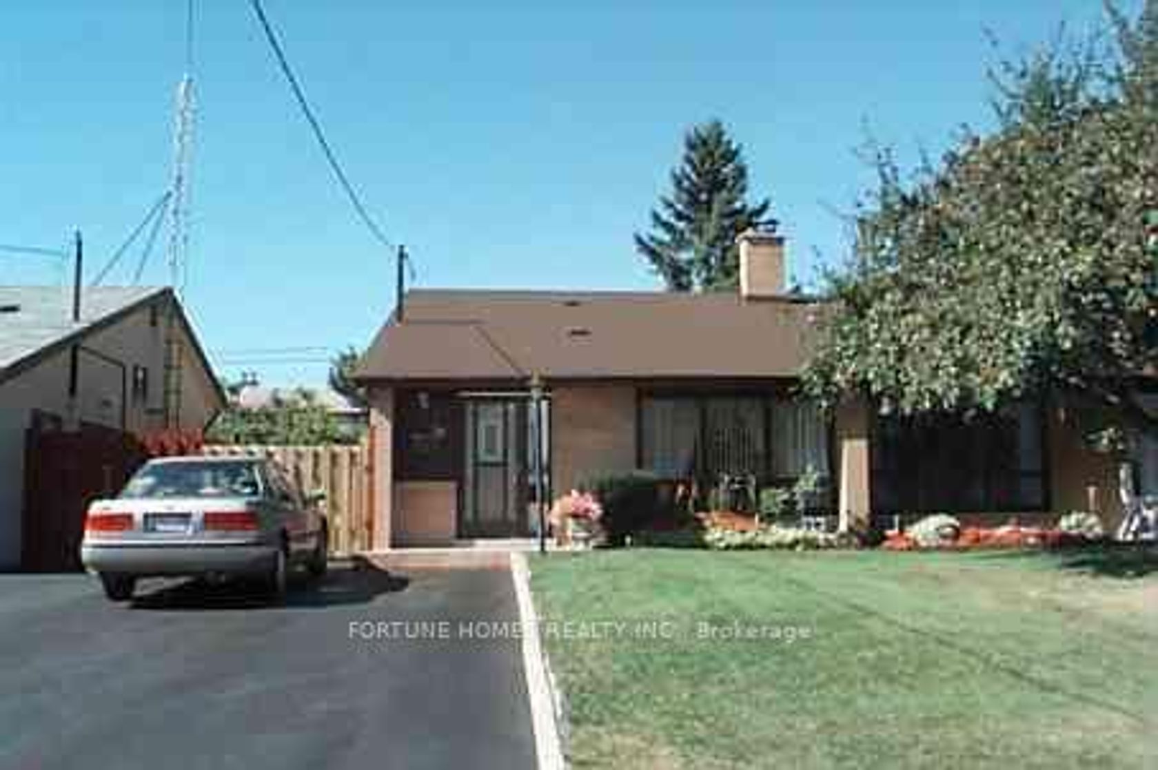 30 Dombey Road, Jane Heights, Toronto photo number 2