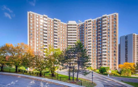 Photo 1 at 815 - 10 Edgecliffe Golfway, Flemingdon Park, Toronto