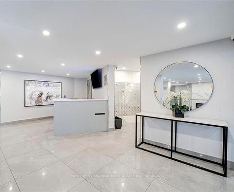 Photo 4 at 815 - 10 Edgecliffe Golfway, Flemingdon Park, Toronto