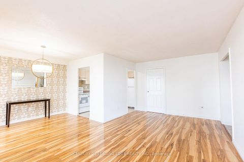 Photo 8 at 815 - 10 Edgecliffe Golfway, Flemingdon Park, Toronto