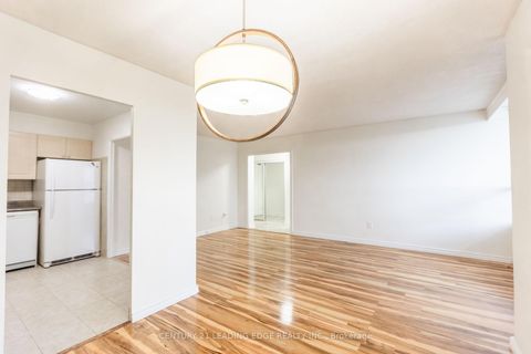 Photo 10 at 815 - 10 Edgecliffe Golfway, Flemingdon Park, Toronto