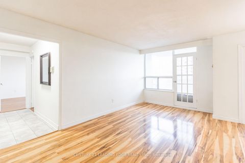 Photo 11 at 815 - 10 Edgecliffe Golfway, Flemingdon Park, Toronto
