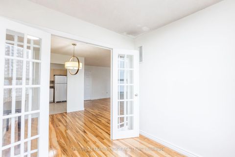 Photo 13 at 815 - 10 Edgecliffe Golfway, Flemingdon Park, Toronto
