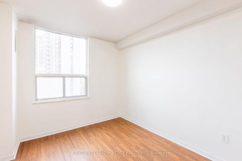 Photo 18 at 815 - 10 Edgecliffe Golfway, Flemingdon Park, Toronto