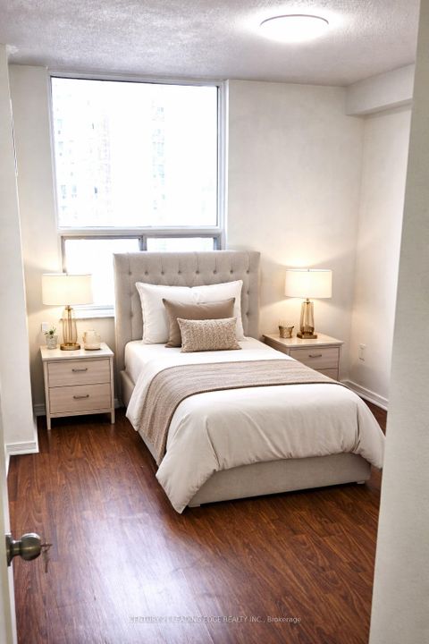 Photo 25 at 815 - 10 Edgecliffe Golfway, Flemingdon Park, Toronto