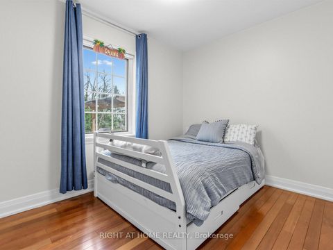Photo 19 at 85 Flamborough Drive, Amesbury, Toronto
