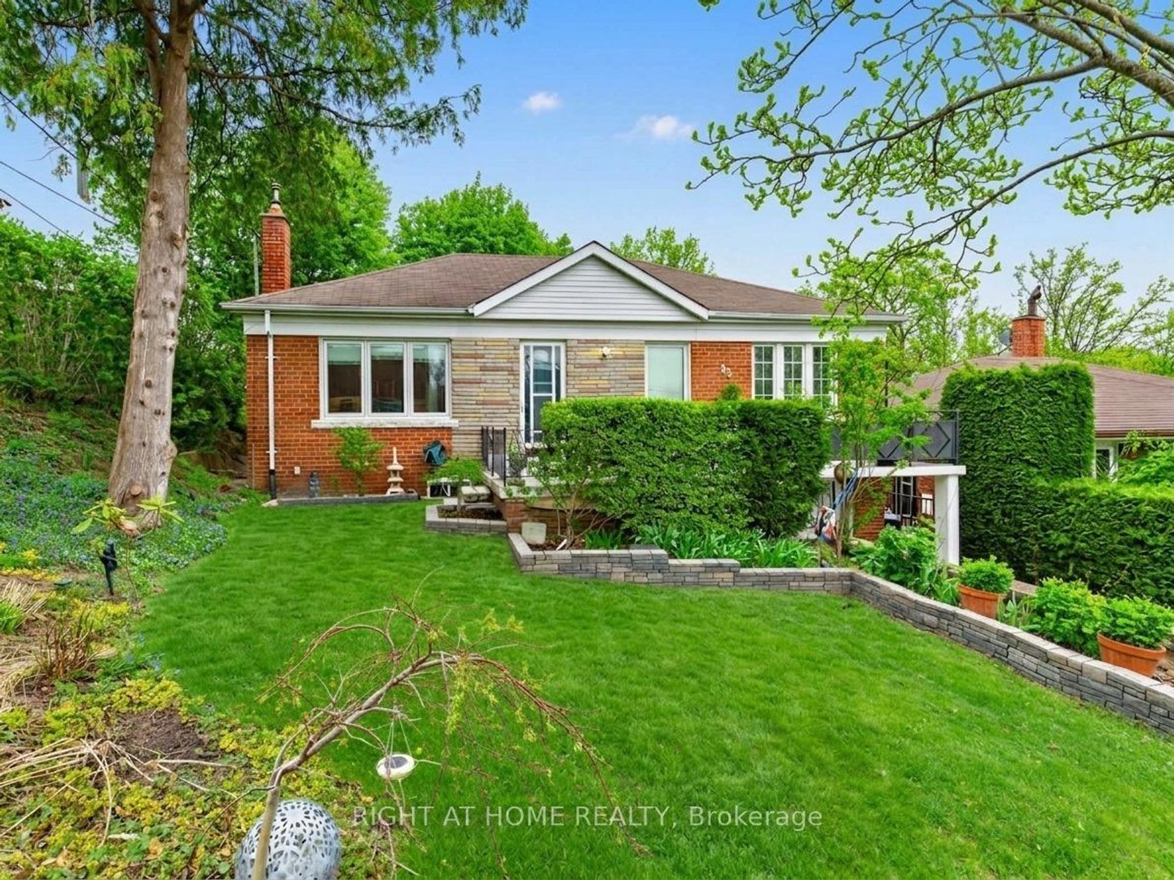 85 Flamborough Drive, Amesbury, Toronto photo number 2