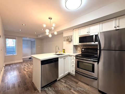 Photo 4 at 725 - 10 Laidlaw Street, South Parkdale, Toronto