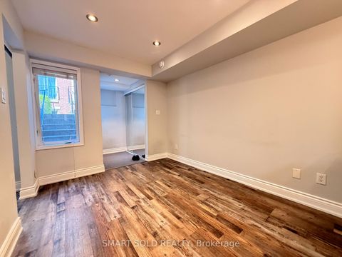 Photo 5 at 725 - 10 Laidlaw Street, South Parkdale, Toronto