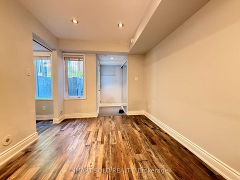 Photo 6 at 725 - 10 Laidlaw Street, South Parkdale, Toronto