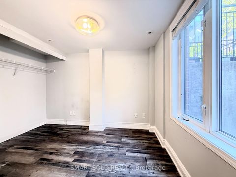 Photo 7 at 725 - 10 Laidlaw Street, South Parkdale, Toronto