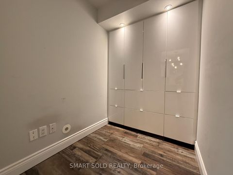 Photo 9 at 725 - 10 Laidlaw Street, South Parkdale, Toronto