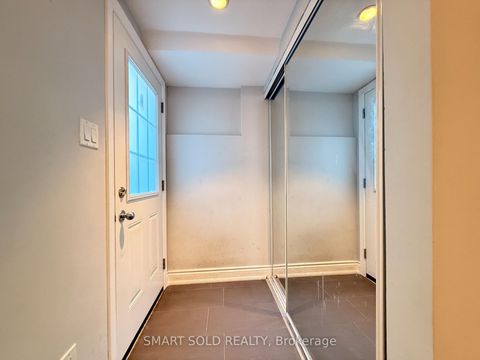 Photo 10 at 725 - 10 Laidlaw Street, South Parkdale, Toronto