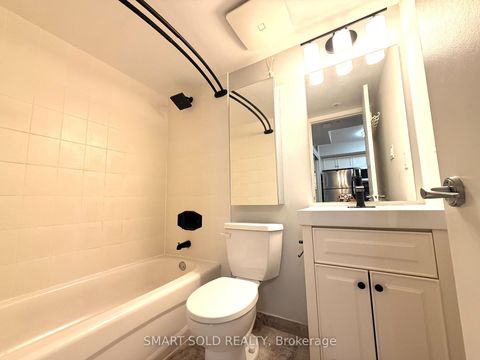 Photo 11 at 725 - 10 Laidlaw Street, South Parkdale, Toronto