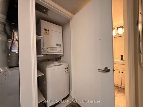 Photo 12 at 725 - 10 Laidlaw Street, South Parkdale, Toronto