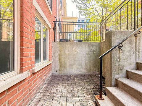 Photo 13 at 725 - 10 Laidlaw Street, South Parkdale, Toronto