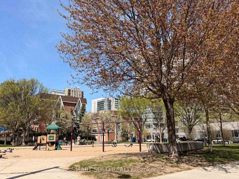 Photo 14 at 725 - 10 Laidlaw Street, South Parkdale, Toronto