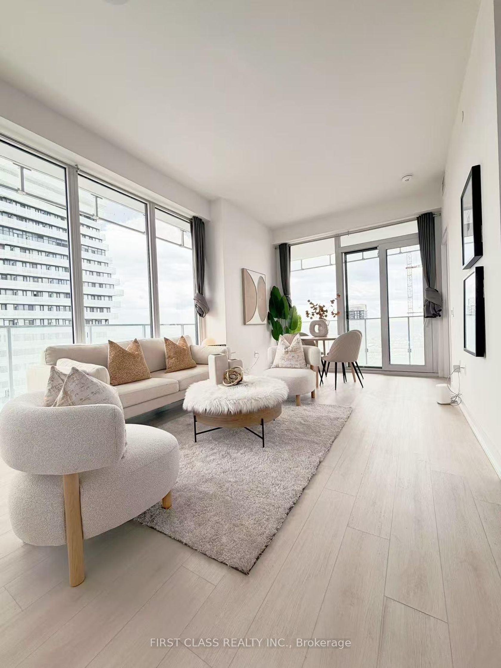 4204 - 3900 Confederation Parkway, City Centre, Mississauga by Loree Meneguzzi Real Estate 4204 - 3900 Confederation Parkway, City Centre, Mississauga