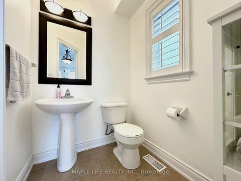 Photo 4 at 194 Twin Hills Crescent, Vellore Village, Vaughan
