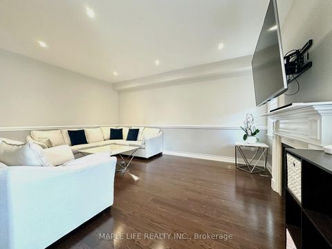 Photo 11 at 194 Twin Hills Crescent, Vellore Village, Vaughan
