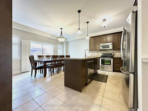 Photo 13 at 194 Twin Hills Crescent, Vellore Village, Vaughan