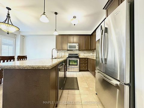 Photo 14 at 194 Twin Hills Crescent, Vellore Village, Vaughan