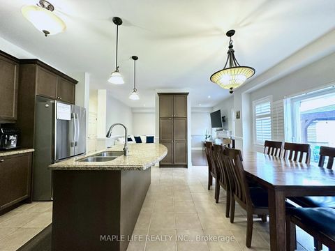 Photo 16 at 194 Twin Hills Crescent, Vellore Village, Vaughan