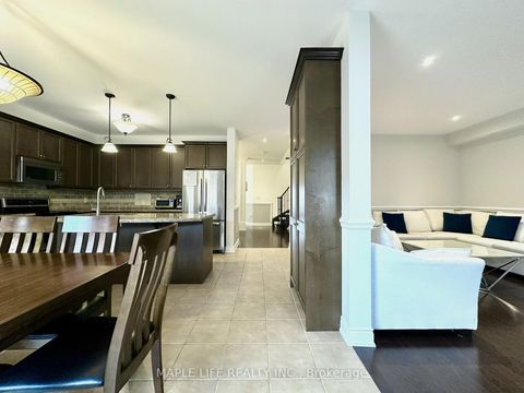 Photo 18 at 194 Twin Hills Crescent, Vellore Village, Vaughan